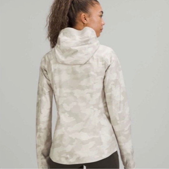 NWT Lululemon Rain Jacket - Picture 3 of 9